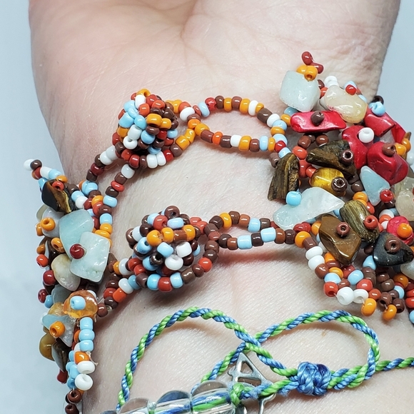 🌺 Gorgeous Vintage Carpet Bracelet - Picture 3 of 6